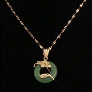 Elegant Gold and Green Necklace